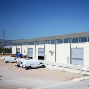 Warehouse facility with transport